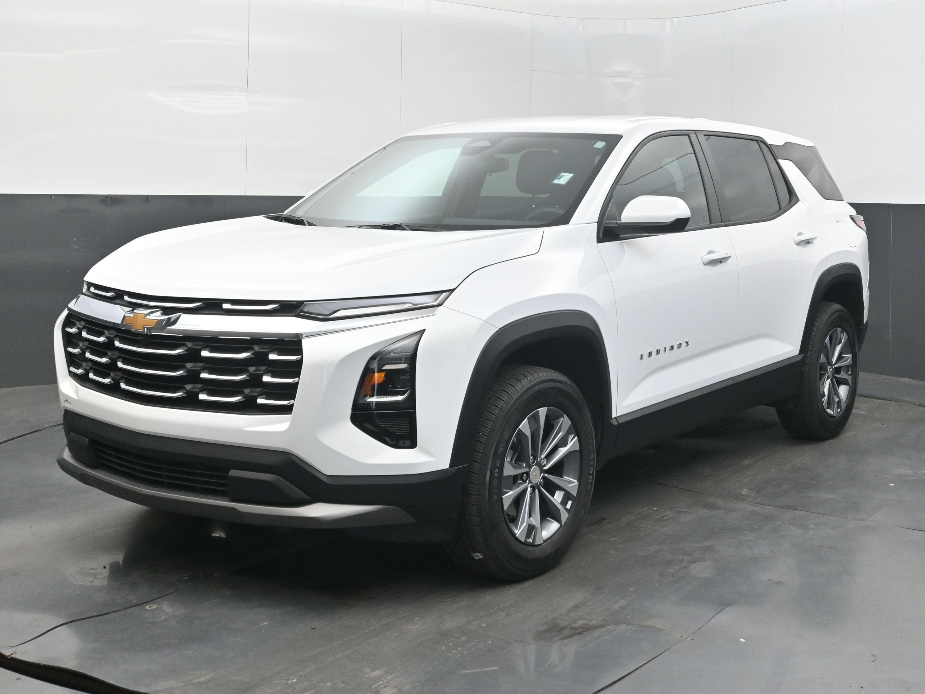 Used 2026 Chevrolet Equinox LT FWD image 4