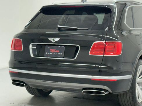 Used 2018 Bentley Bentayga Black Edition image 42