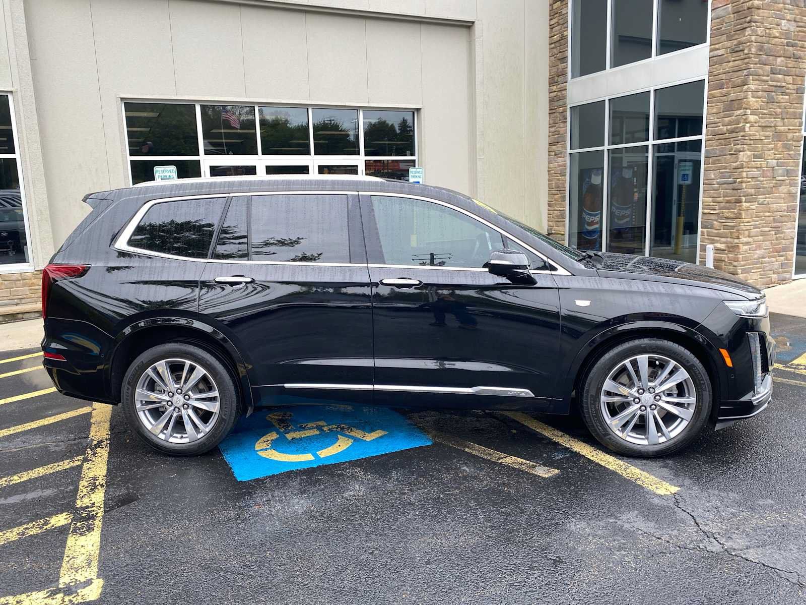 Used 2023 Cadillac XT6 Premium Luxury w/ Technology Package AWD/4WD image 15