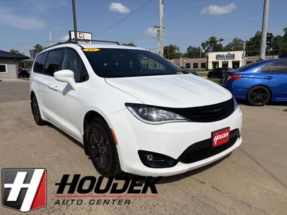 Used 2019 Chrysler Pacifica Touring-L w/ S Appearance Package