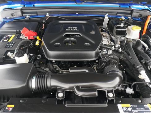 Used 2022 Jeep Wrangler Unlimited Sahara w/ Cold Weather Group image 32