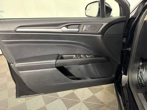 Used 2017 Ford Fusion Titanium AWD/4WD image 23