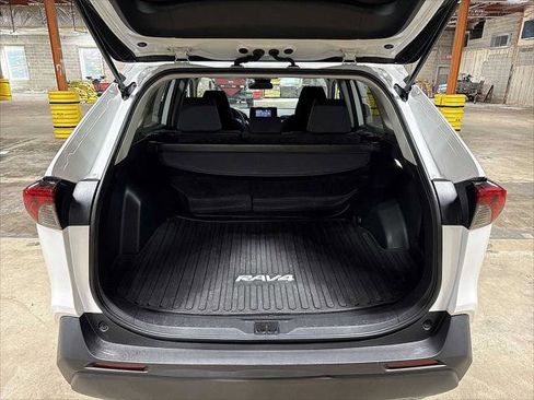Certified 2022 Toyota RAV4 XLE image 17