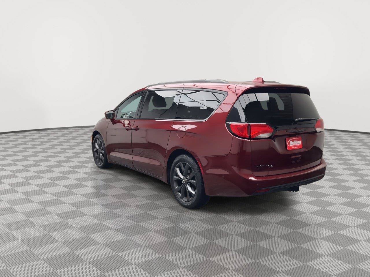 Used 2018 Chrysler Pacifica Touring-L Plus FWD image 38