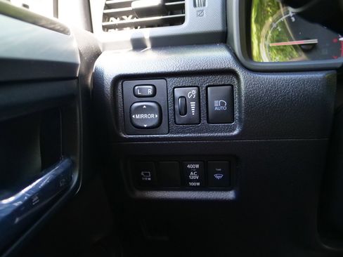 Used 2023 Toyota 4Runner Limited AWD/4WD image 17