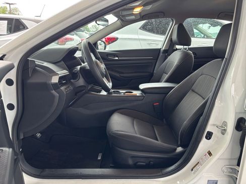 Used 2025 Nissan Altima 2.5 SV FWD image 27