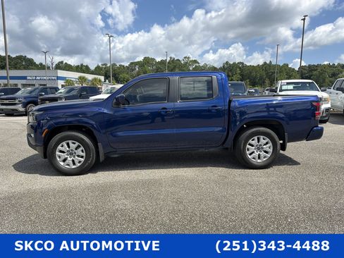 Used 2022 Nissan Frontier SV RWD image 2