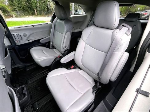 Used 2022 Toyota Sienna XLE image 20