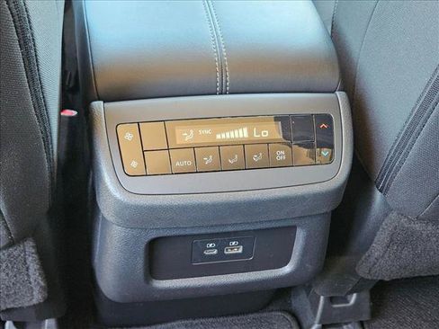 Used 2025 Nissan Pathfinder SV AWD/4WD image 17