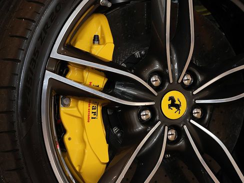 Certified 2025 Ferrari Roma Spider RWD image 10