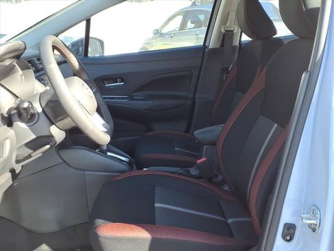 New 2025 Nissan Versa SR w/ Trunk Package image 9