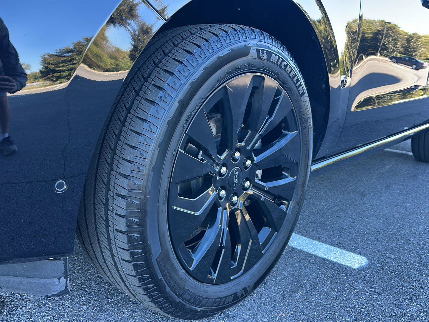 Certified 2025 Ford Expedition Platinum w/ Stealth Appearance Package AWD/4WD image 9