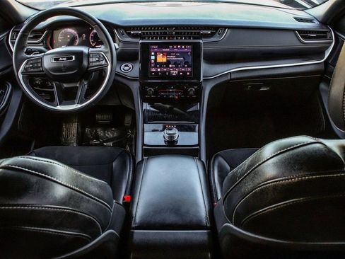 Used 2024 Jeep Grand Cherokee L Laredo image 37