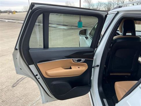 Used 2018 Volvo XC90 T6 Momentum w/ Momentum Plus Package image 32