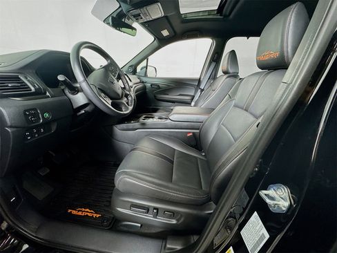 Used 2025 Honda Passport TrailSport image 18