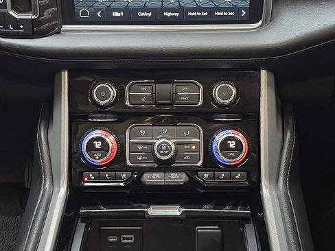 Used 2022 GMC Yukon XL Denali image 27