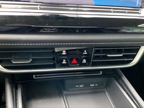 Used 2024 Volkswagen Atlas SE FWD image 34