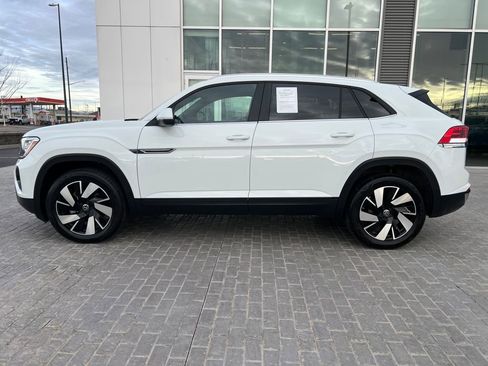 Certified 2025 Volkswagen Atlas Cross Sport SE image 3