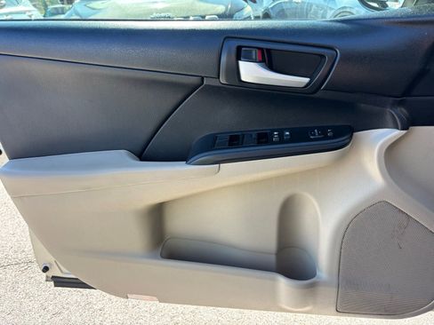 Used 2014 Toyota Camry LE FWD image 12