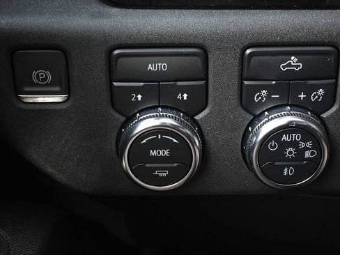 Used 2023 GMC Sierra 1500 Elevation image 18