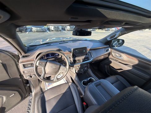 Used 2023 Chevrolet Suburban Z71 w/ Luxury Package image 20