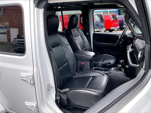Used 2023 Jeep Wrangler Unlimited Sahara w/ Cold Weather Group AWD/4WD image 11