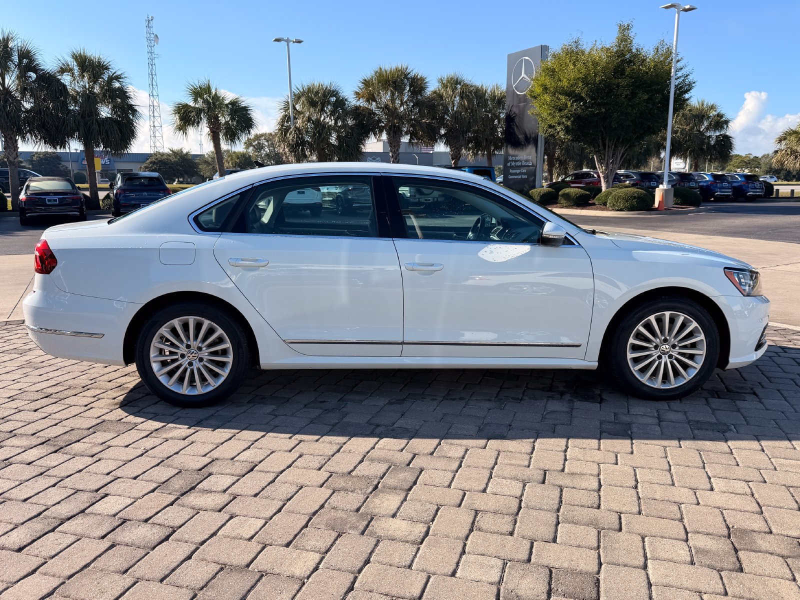 Used 2017 Volkswagen Passat 1.8T SE FWD image 7