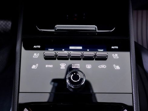 Used 2025 Porsche Cayenne image 19