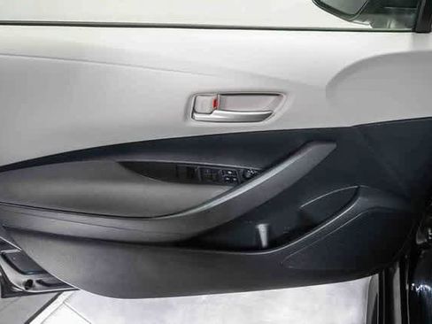 Used 2021 Toyota Corolla LE image 21
