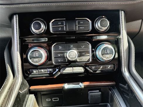 Used 2023 GMC Yukon Denali Ultimate image 19