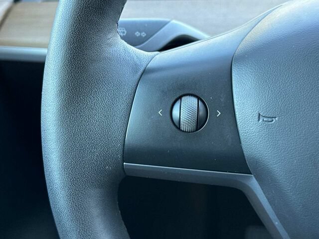 Used 2023 Tesla Model Y AWD image 28