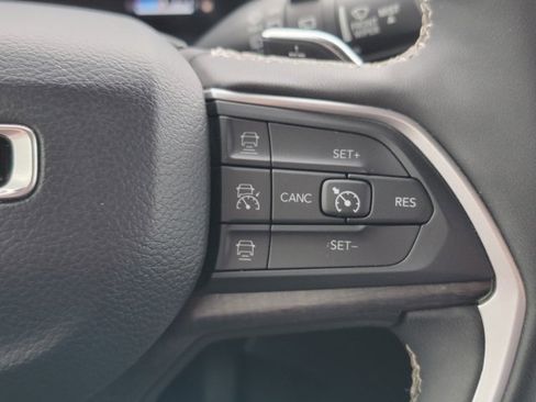 Used 2024 Jeep Grand Cherokee L Limited w/ Luxury Tech Group II image 39