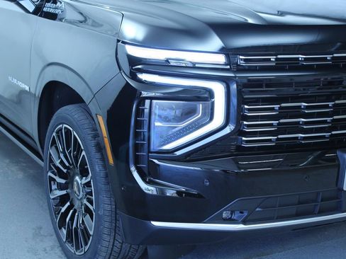 New 2026 Chevrolet Suburban High Country AWD/4WD image 3