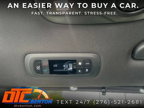 Used 2025 Chrysler Pacifica Select FWD image 30