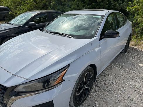 Used 2025 Nissan Altima 2.5 SR w/ SR Premium Package AWD/4WD image 1