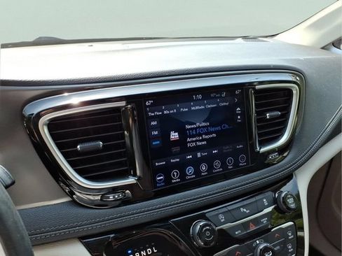 Used 2019 Chrysler Pacifica Limited FWD image 23