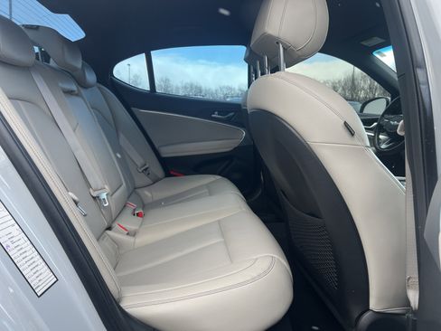 Used 2022 Genesis G70 2.0T image 26