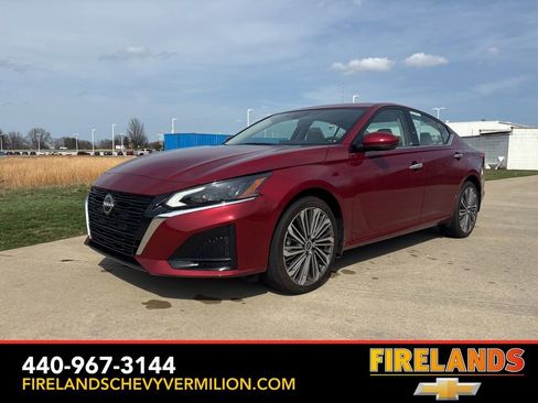 Used 2023 Nissan Altima 2.5 SL AWD/4WD image 1