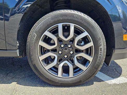 Used 2023 Ford Maverick Lariat w/ Lariat Luxury Package AWD/4WD image 9