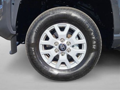Certified 2025 Toyota Tacoma SR5 AWD/4WD image 27