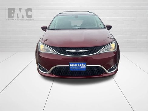 Used 2017 Chrysler Pacifica Touring-L image 2