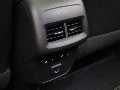 Used 2024 Chevrolet Equinox Premier AWD/4WD image 10
