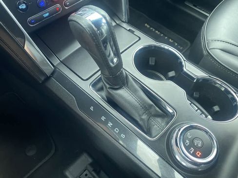 Used 2019 Ford Explorer Platinum image 18