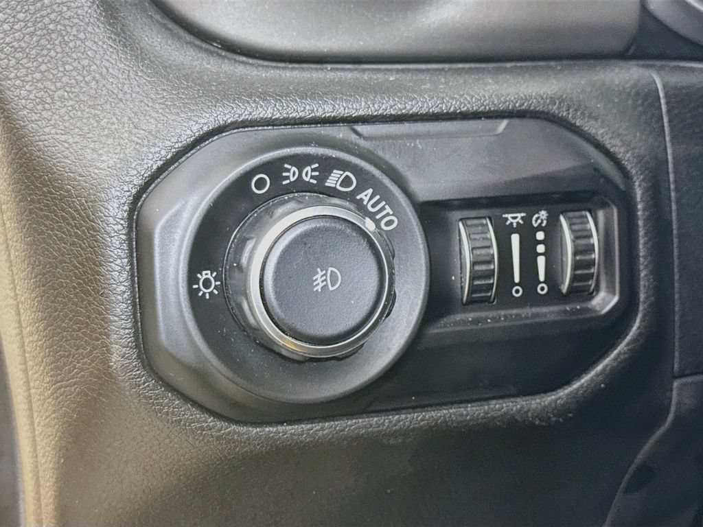 Used 2020 Jeep Wrangler Unlimited Sahara AWD/4WD image 11