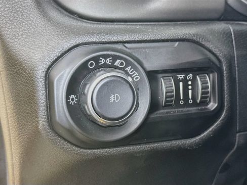 Used 2020 Jeep Wrangler Unlimited Sahara AWD/4WD image 11