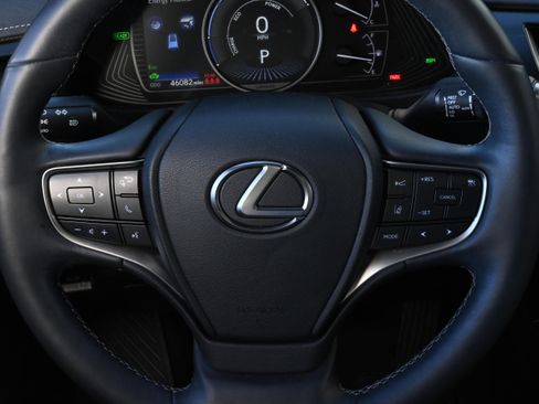 Used 2020 Lexus UX 250h w/ Premium Package image 31