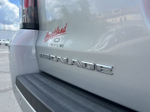 Used 2019 Cadillac Escalade ESV Platinum image 13