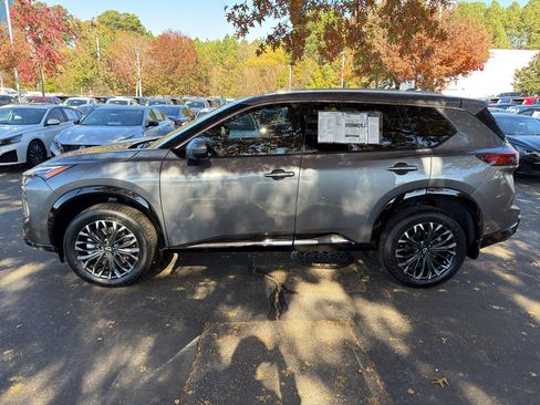 New 2026 Nissan Rogue Platinum image 4