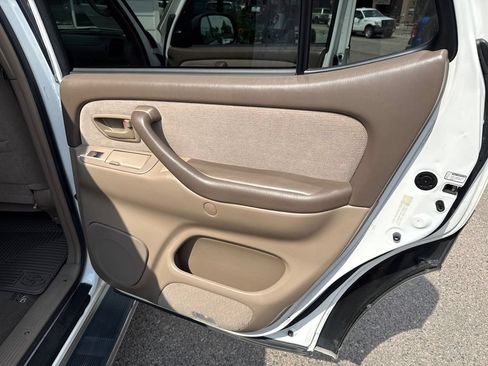 Used 2004 Toyota Sequoia SR5 AWD/4WD image 31