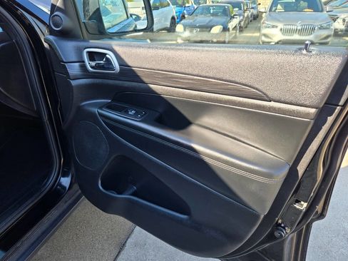 Used 2019 Jeep Grand Cherokee Laredo image 40